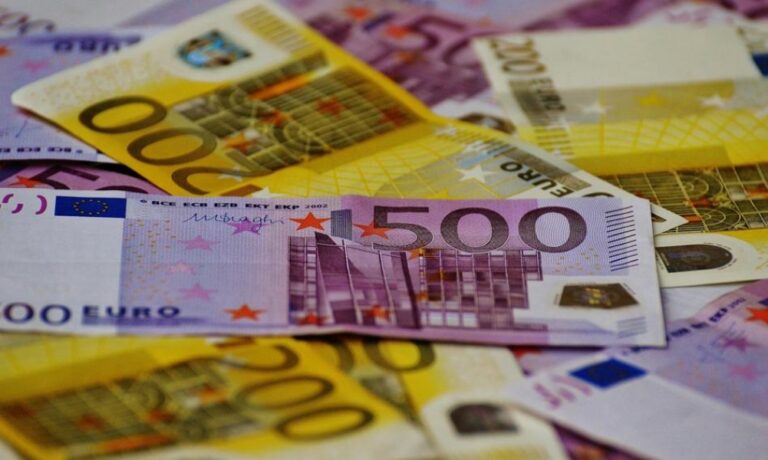 W poniedziałkowy poranek nastąpił wzrost euro, ponieważ para euro-złoty osiągnęła najniższy poziom od 7 lat. Niemniej jednak dolar amerykański pozostał poniżej 4 złotych. </p>zdjęcie: Pixabay / / Pexels Euro odrabia wieloletnie minima. Dolar jest poniżej 4 zł - INFBusiness