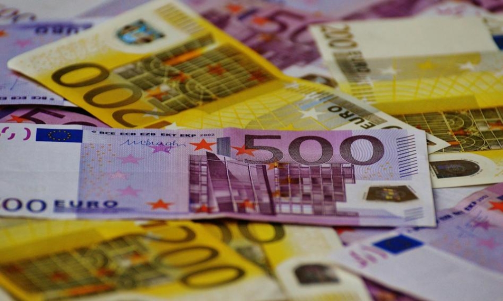 Euro odrabia wieloletnie minima. Dolar jest poniżej 4 zł