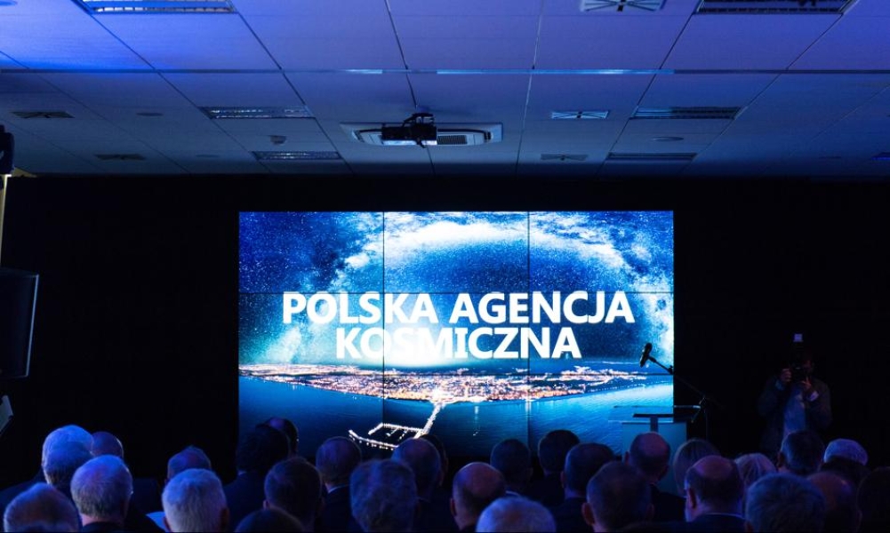 Kosmiczne śmieci Muska spadły w Polsce, POLSA wezwana przez rząd do wyjaśnień