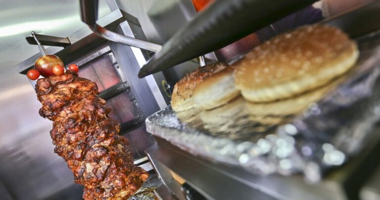 Nielegalna fabryka mięsa kebabowego. Brak testów, certyfikatów i kontroli - INFBusiness