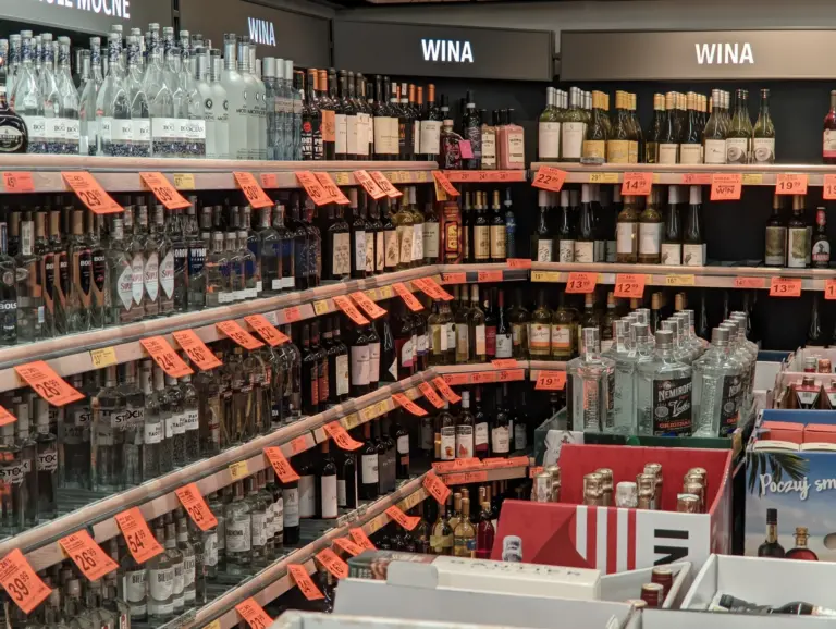 Emerytura dla osób uzależnionych od alkoholu – nowe stawki od marca 2025 r. - INFBusiness