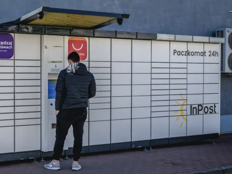 Recykling tekstyliów w Polsce. Paczkomaty InPost pomogą w segregacji odpadów - INFBusiness