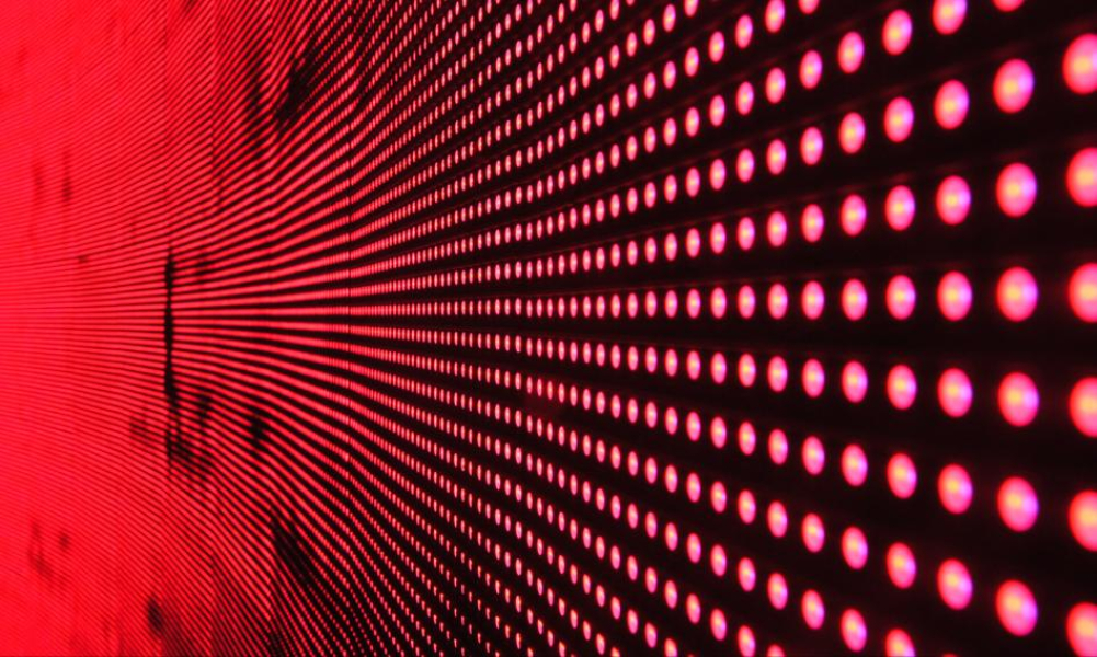 25 lat od pęknięcia bańki internetowej: czy gorączka sztucznej inteligencji skończy się tak samo?