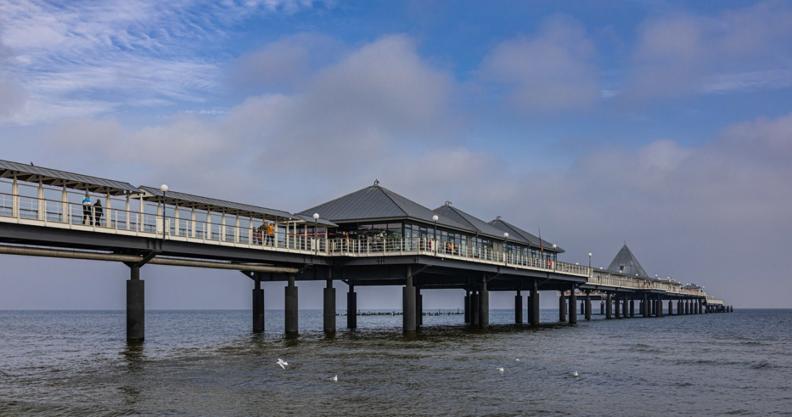 Tourists cancel their reservations 'due to the AfD'. In the photo: the pier in Heringsdorf on the Baltic Sea /Eryk Stawinski /Reporter