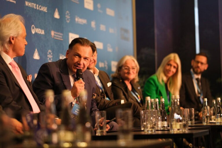 Polski Kongres Klimatyczny odbył się w dniach 25-26 marca 2025 r. Zorganizowane przez Europejską Fundację na rzecz Zrównoważonych Inwestycji spotkanie zjednoczyło kluczowych graczy – urzędników rządowych, przedsiębiorstw, administracji lokalnej, środowiska akademickiego i organizacji pozarządowych – aby wspólnie zająć się najpilniejszymi wyzwaniami i perspektywami związanymi z dekarbonizacją gospodarki i rozwojem zrównoważonych inwestycji. Polski Kongres Klimatyczny 2025: Biznes i Administracja wobec wyzwań zielonej transformacji - INFBusiness