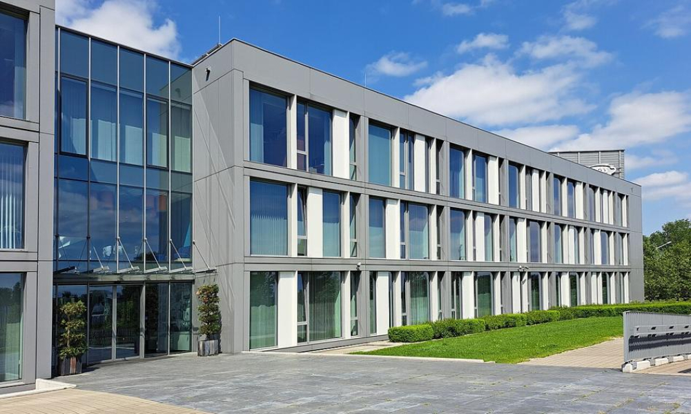 Poznańskie Centrum Superkomputerowo-Sieciowe otrzyma od KE ok. 200 mln zł na fabrykę AI