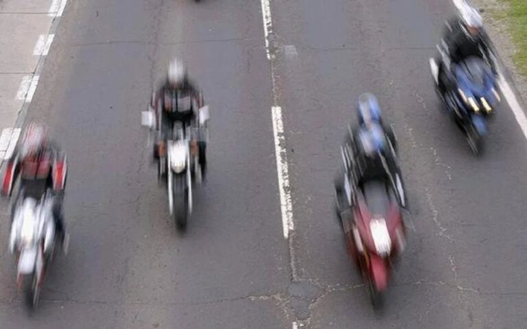 Kierowcy przesiadają się na motocykle. Tyle, że nie wszyscy sobie radzą z jazdą - INFBusiness