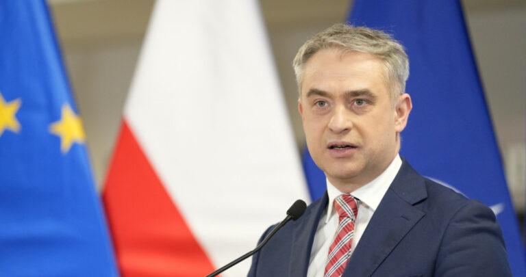 Polska w cyberwojnie z Rosją. Mocne słowa Gawkowskiego: Te czołgi już stoją - INFBusiness