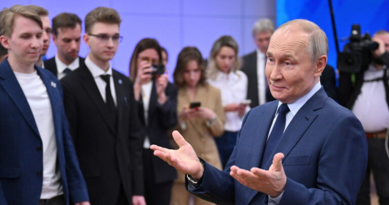 W środę Władimir Putin ogłosił, że Rosja i Chiny mają znaczące plany współpracy w kosmosie. „Moskwa jest oddana wystrzeliwaniu misji zarówno na Księżyc, jak i na Marsa” – zauważył rosyjski prezydent. Putin myśli o podboju Księżyca i Marsa: „Mamy wielkie plany z Chinami” - INFBusiness