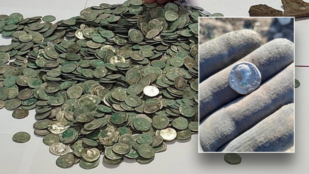 Starożytny skarb odkryty przez poszukiwacza metali wędrującego po polu w Rumunii - INFBusiness