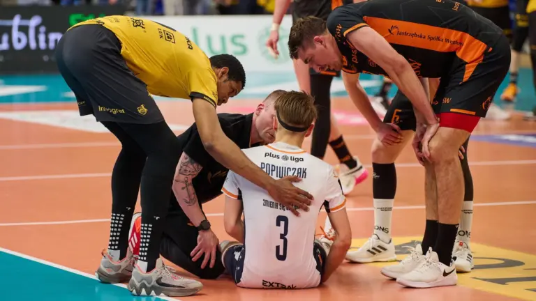 PlusLiga: Jakub Popiwczak kontuzjowany. Kiedy libero wróci do gry? – Siatkówka - INFBusiness