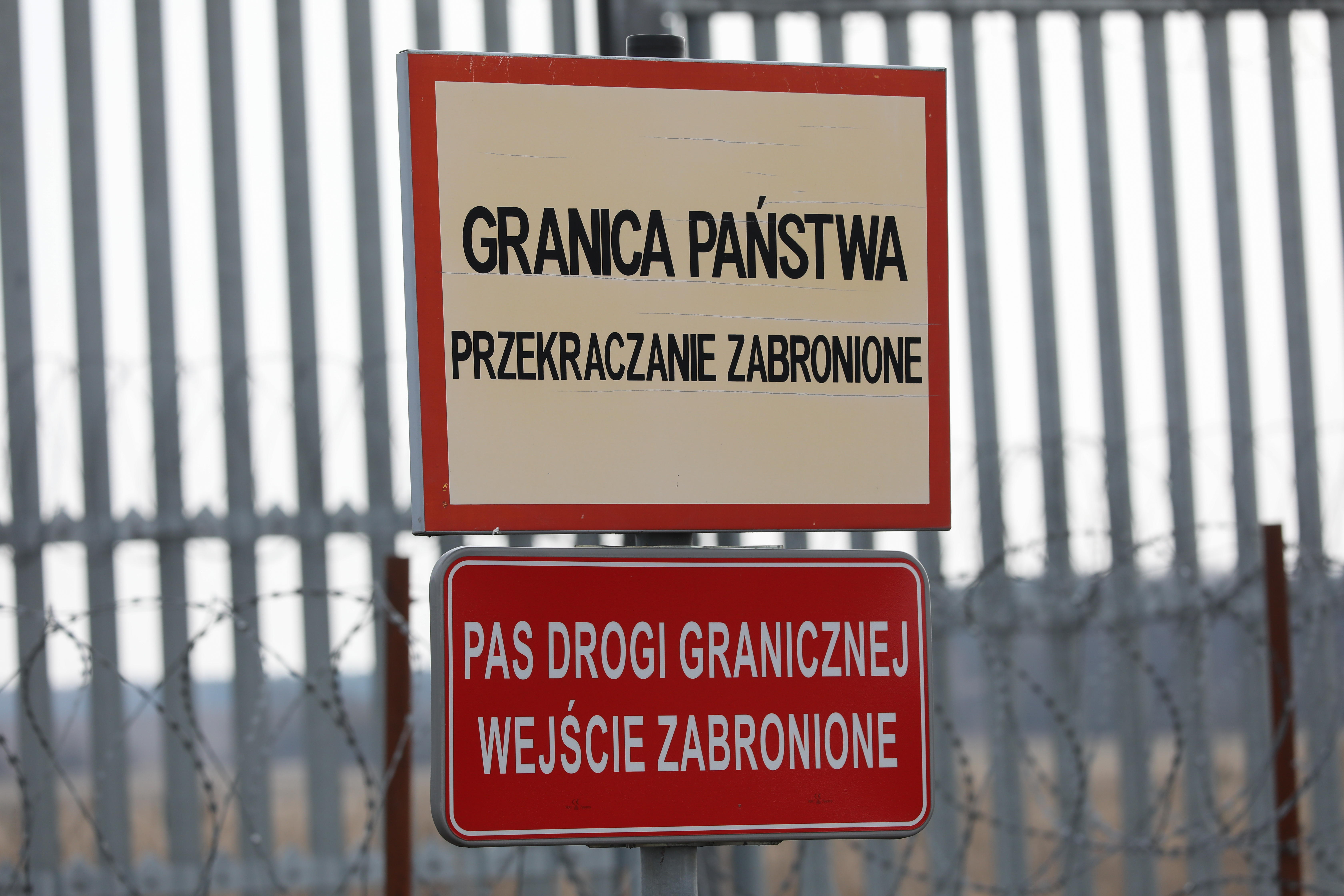 Polacy chcą pełnej kontroli cudzoziemców w kraju. Wśród wyborców KO jest to 87 proc. osób - INFBusiness