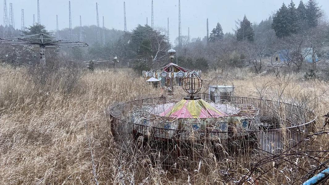 Opuszczony park rozrywki „Western Village” zatrzymał się w czasie, zaskakując odwiedzających - INFBusiness