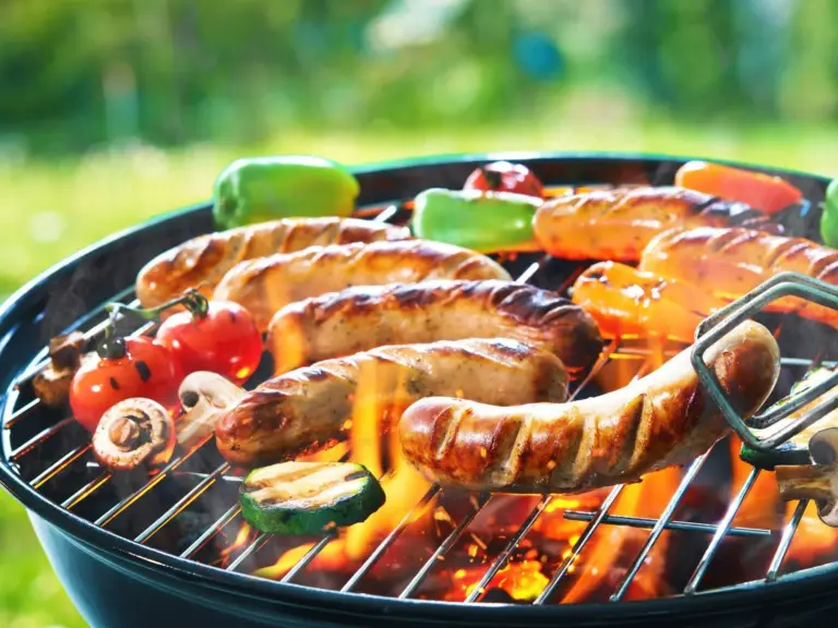 To najlepsza kiełbasa do grillowania z Biedronki. Sprawdź co kupić - INFBusiness