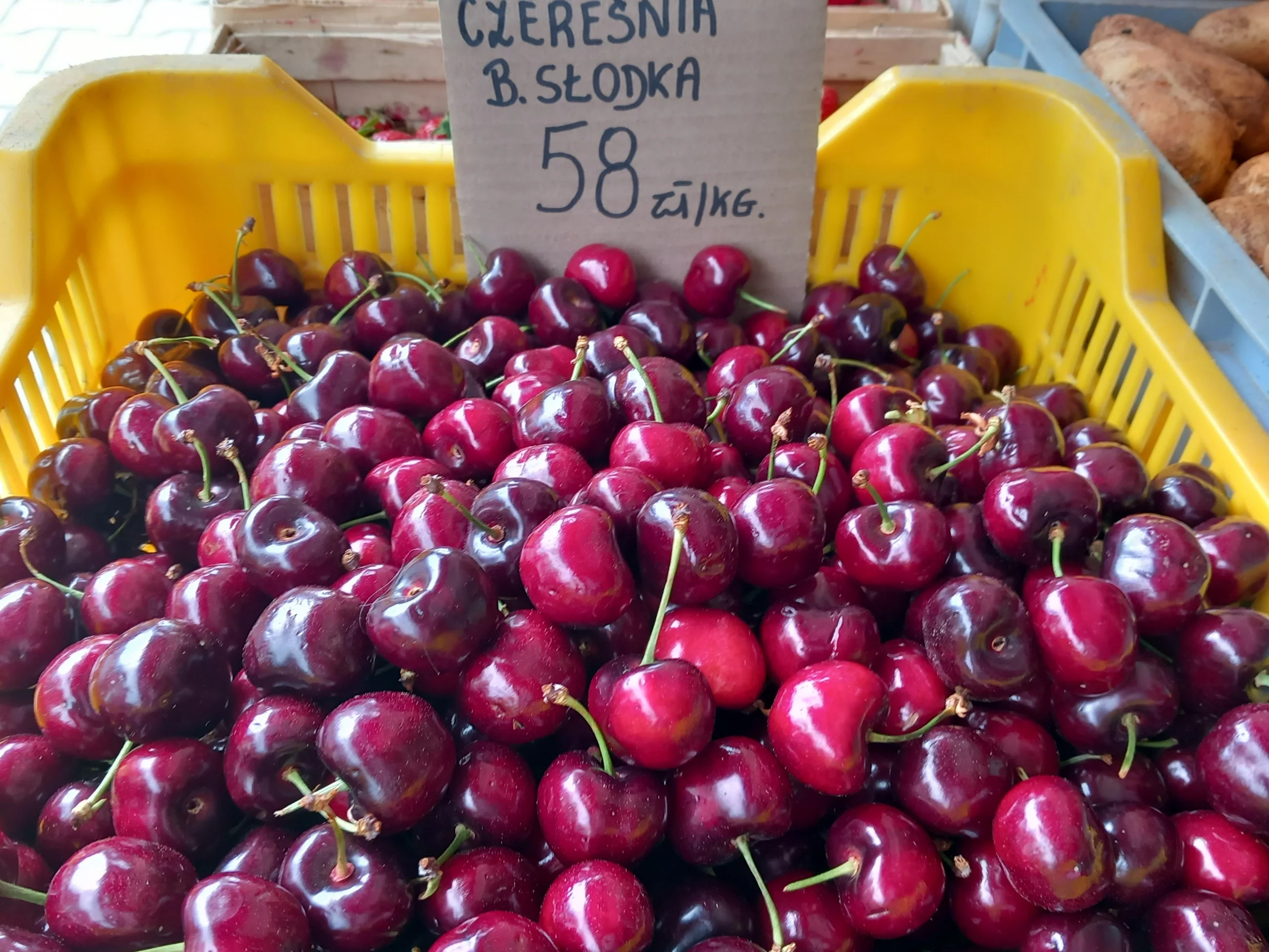 Ceny wiśni na bazarze