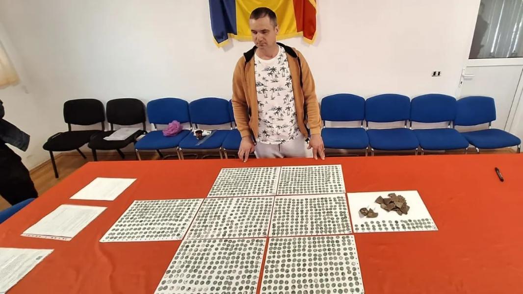 Starożytny skarb odkryty przez poszukiwacza metali wędrującego po polu w Rumunii - INFBusiness