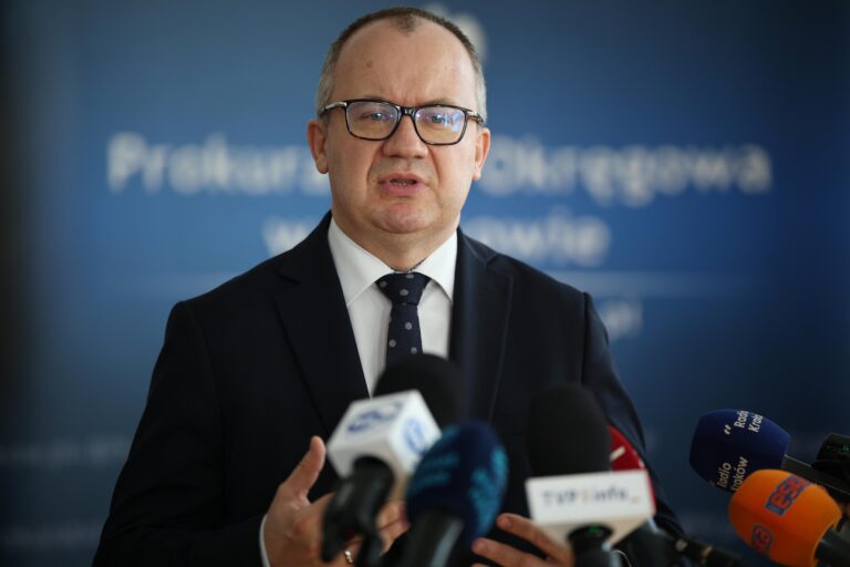 Mężczyzna zaatakował siekierą na kampusie UW. Na miejscu był minister Adam Bodnar - INFBusiness