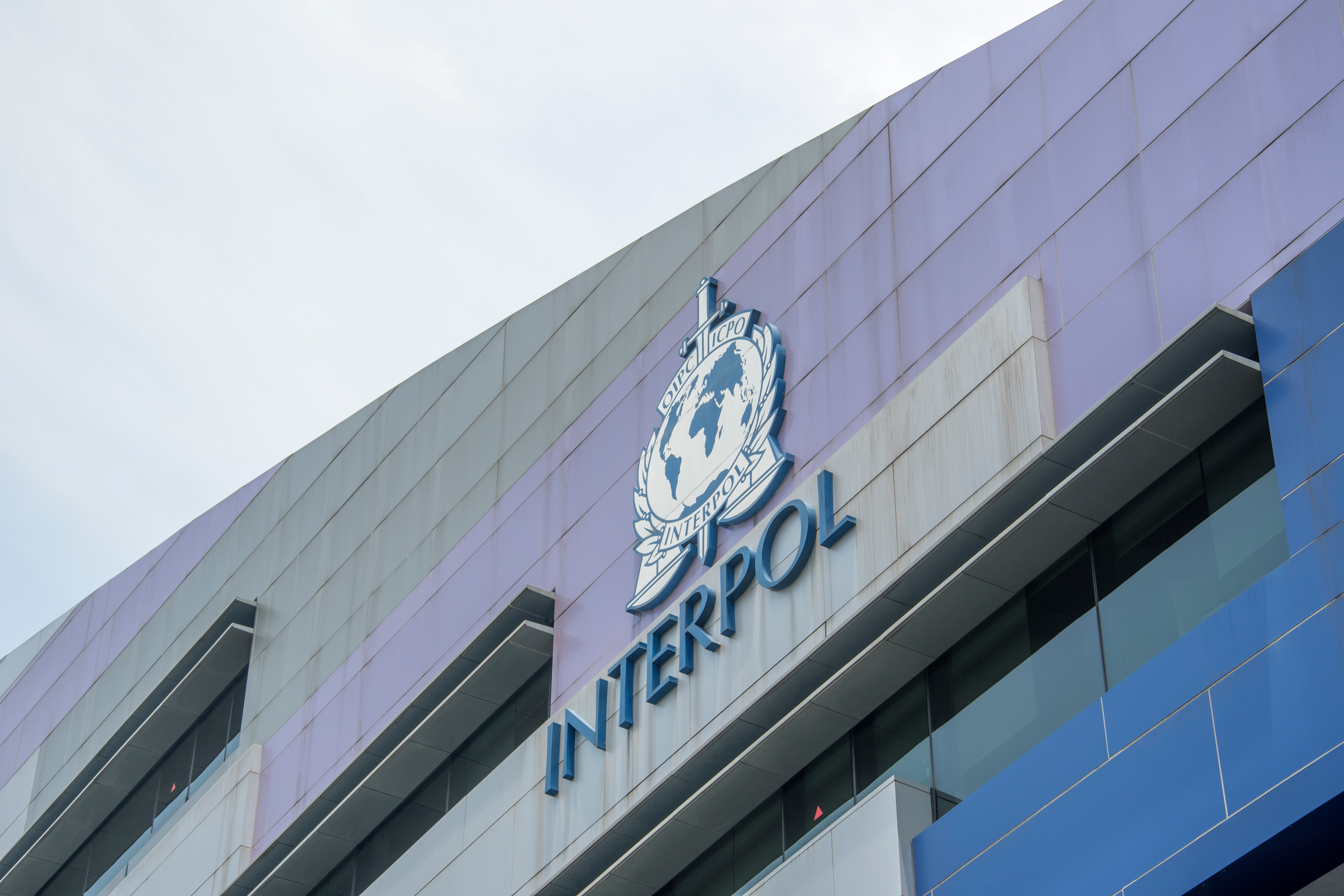 Gdzie oszuści wyprowadzili 900 mln zł zysków z piramidy finansowej - „srebrna nota” nadzieją na ich odszukanie - INFBusiness