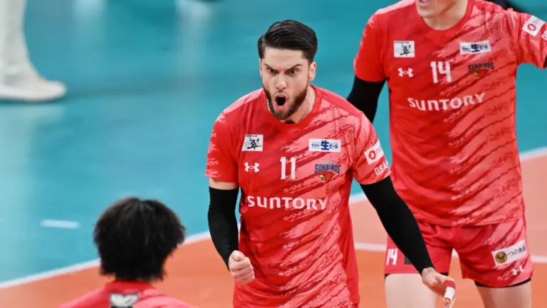Aleksander Śliwka mistrzem Japonii. Historyczna podwójna korona Suntory Sunbirds – Siatkówka - INFBusiness