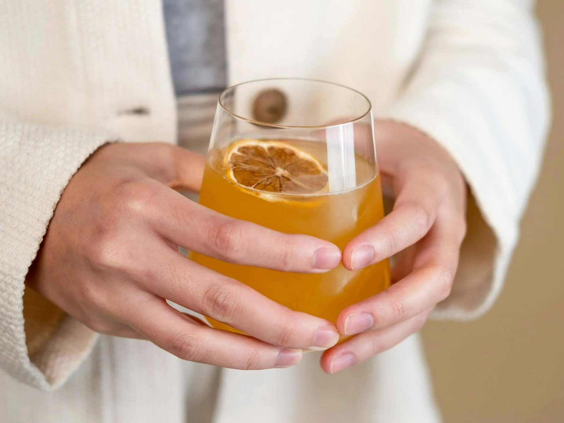 Szklanka napoju kombucha