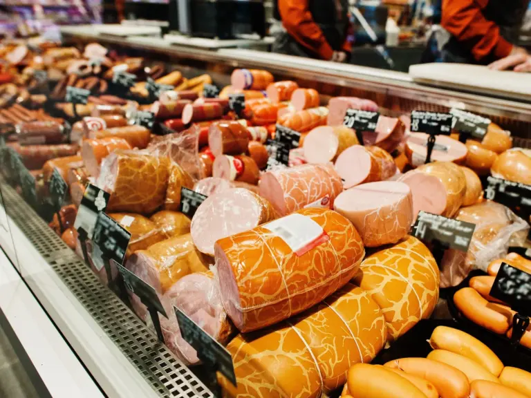 Czy kupujesz szynkę w Lidlu czy Biedronce? Sprawdź, która jest lepsza i zdrowsza - INFBusiness