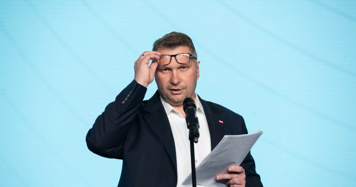 Przemysław Czarnek odczytał dokumenty ws. mieszkania Karola Nawrockiego /Tomasz Jedrzejowski/REPORTER /East News