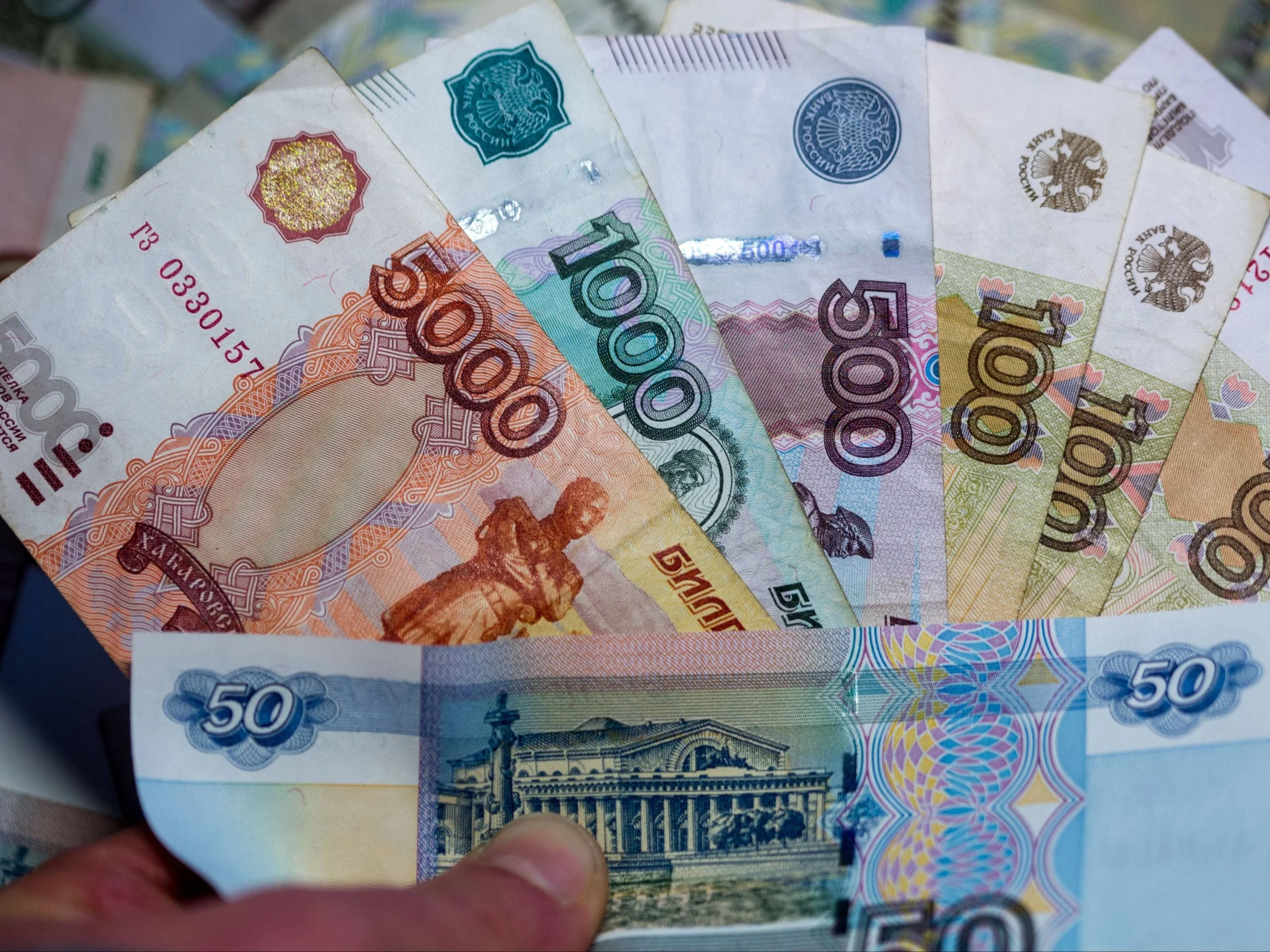 Rubel rosyjski zyskuje na wartości