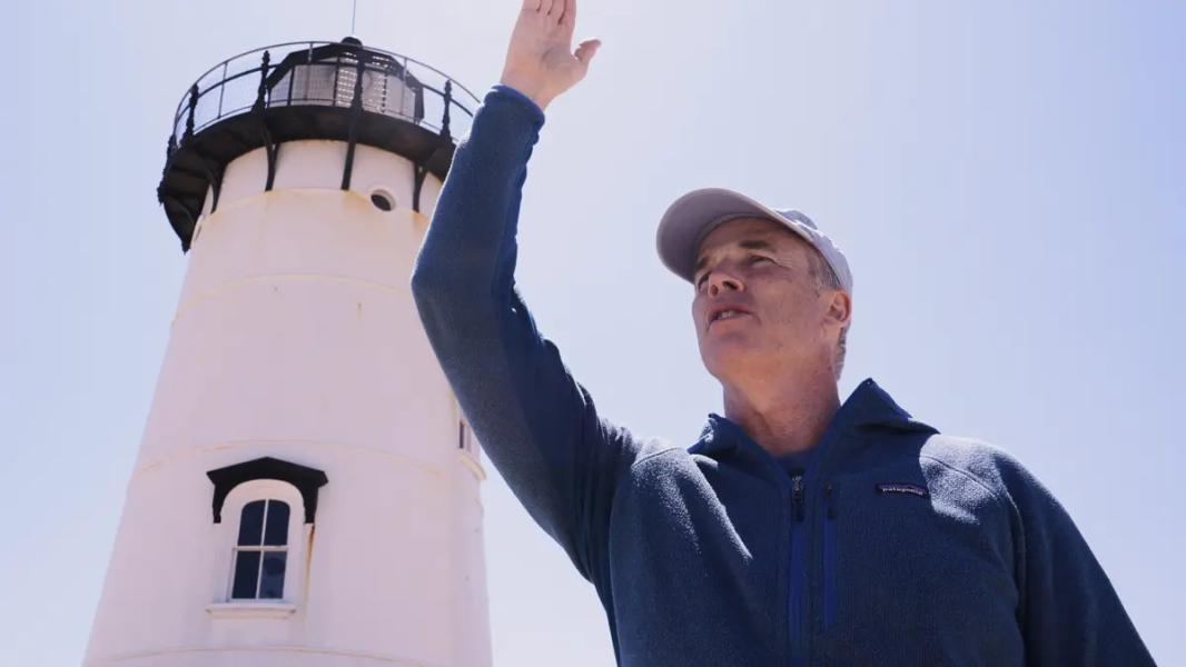 Pływak wytrzymałościowy okrąży wyspę Martha's Vineyard w lodowatych wodach, aby chronić rekiny - INFBusiness