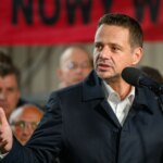 W książce „Rafał” Trzaskowski stawia zaskakujące tezy w kwestiach międzynarodowych