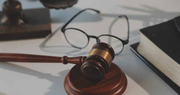 Decyzja ZEA: Prawo pod nadzorem sztucznej inteligencji - INFBusiness