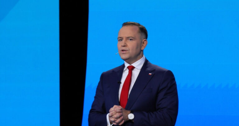 Donald Trump nakłada cła na UE. Karol Nawrocki zabiera głos - INFBusiness