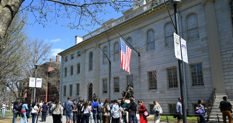 Donald Trump nie odpuści. Czy Harvard straci 3 miliardy dolarów? - INFBusiness