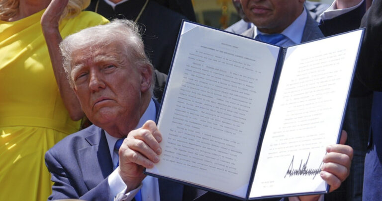 Donald Trump odcina media od pieniędzy. Prezydent podpisuje rozporządzenie wykonawcze - INFBusiness