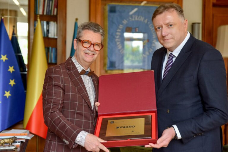 FAKRO dołączyło do Klubu Partnerów SGH - INFBusiness