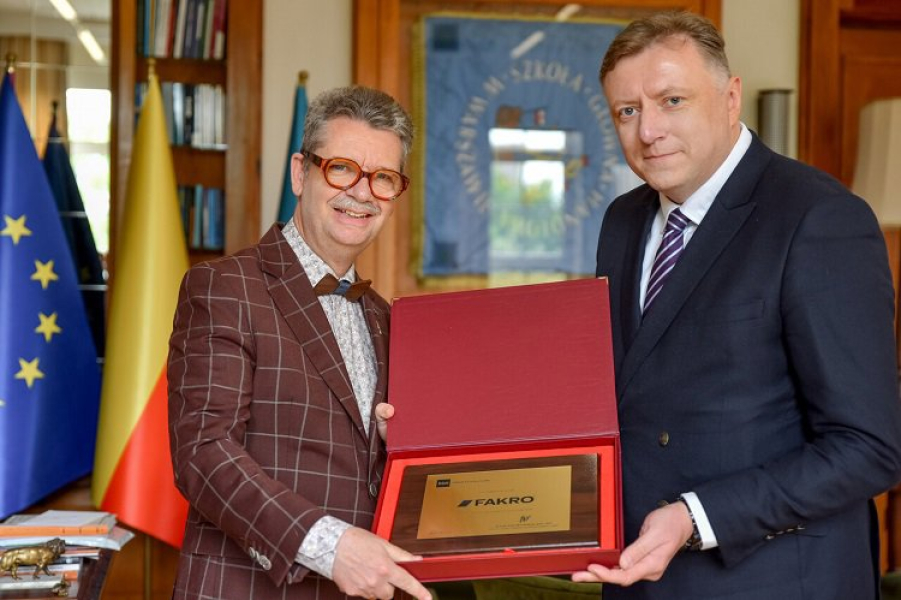FAKRO dołączyło do Klubu Partnerów SGH - INFBusiness