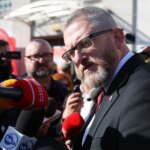 Biała Podlaska: Zwolennicy Brauna zdjęli flagę Ukrainy z budynku ratusza
