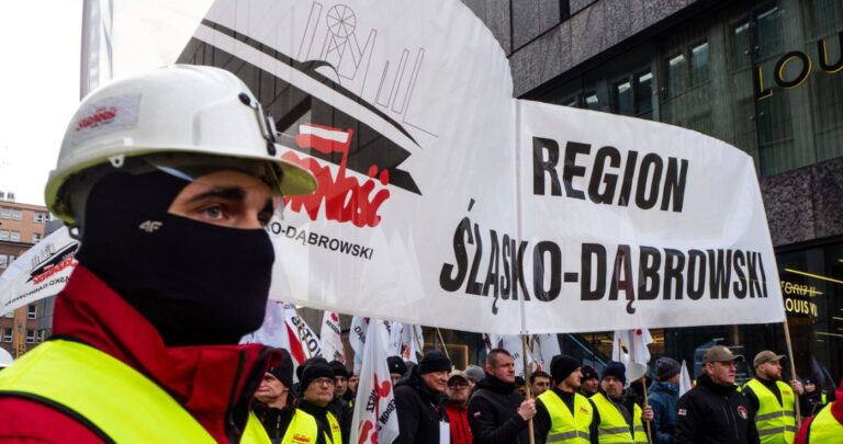 Hutnicy protestują w Warszawie. Żądają powstrzymania fali zwolnień - INFBusiness