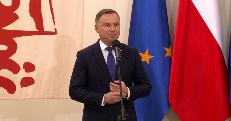 Ile wynosi prezydencka emerytura? Ile dostanie Andrzej Duda? - INFBusiness