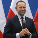 Karol Nawrocki przejął mieszkanie 80-latka w zamian za opiekę. Dziennikarze znaleźli mężczyznę… w domu opieki