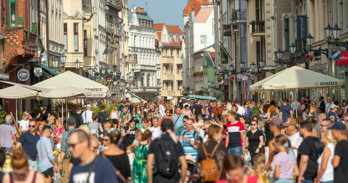 Individuals planning both short and long trips can benefit from the 'Odysseus' program, which simplifies contact with the Ministry of Foreign Affairs /ARKADIUSZ ZIOLEK/East News /East News
