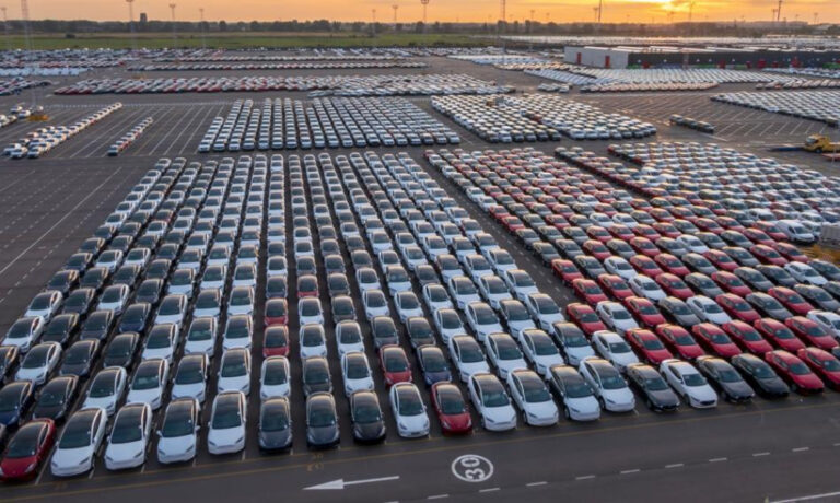 Nie tylko Tesla spada na łeb na szyję. Polskie salony idą na rekord, ale te marki są już passé - INFBusiness