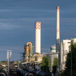 Niemiecka rafineria Schwedt zatruwa Polskę? Minister klimatu żąda wyjaśnień