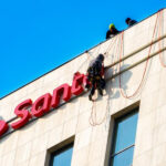 Santander sprzedany, nazwa banku i rebranding do zmiany. Co to oznacza dla klientów?