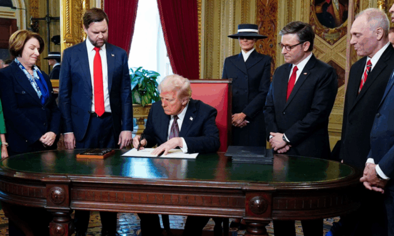 Tajemnicze transakcje na giełdzie: Każdy, kto znał plany Trumpa, mógł zarobić miliony - INFBusiness