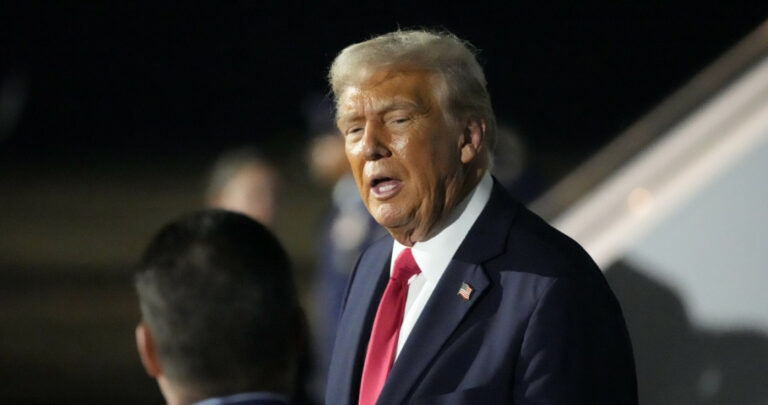 Trump zorganizował kolację dla właścicieli kryptowalut, zaproszenia warte fortunę - INFBusiness