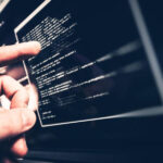 Wybory pod cyberatakiem: O ryzyku kradzieży głosów i dezinformacji z ekspertem ds. cyberbezpieczeństwa