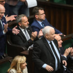 Sondaż partyjny: O rządzie w nowym Sejmie decydowałaby Konfederacja