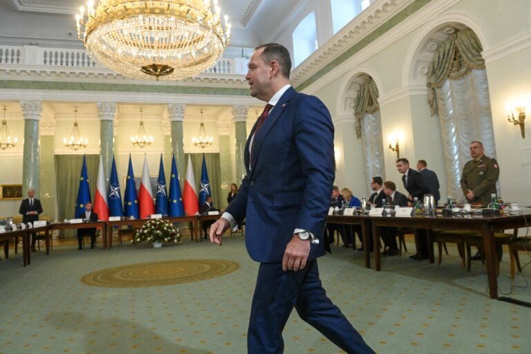 Przywileje prezydenta Karola Nawrockiego. Nieograniczony dostęp do tajności i zawieszenie śledztwa ws. kawalerki? - INFBusiness