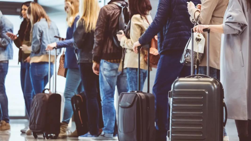 Pasażer linii lotniczych broni trendu „wszy bramkowych” w debacie na temat etykiety podróżowania - INFBusiness