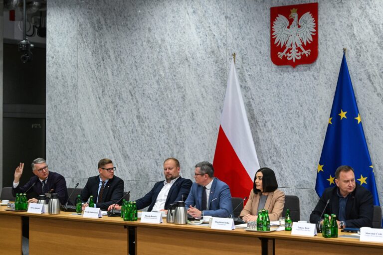 Posłowie KO chcą inkwizycyjnej komisji śledczej ds. Pegasusa. Będą karać świadków za nieobecność - INFBusiness